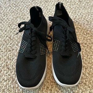 Woman’s Danskin sneakers